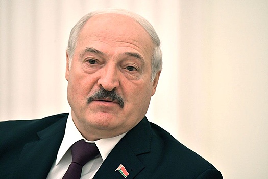 Лукашенко советует бороться с фейками "живым словом"