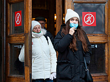 Врач порекомендовал продолжать носить маски трем категориям людей