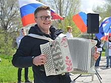 Самарский музыкант Сергей Войтенко спел под окнами госпиталя ветеранов