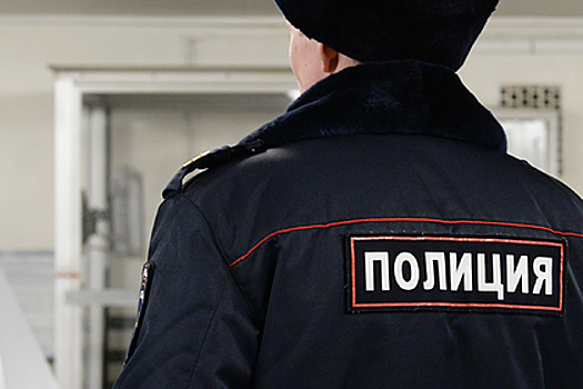 Полицейский снял штаны и оголился перед россиянином во время допроса
