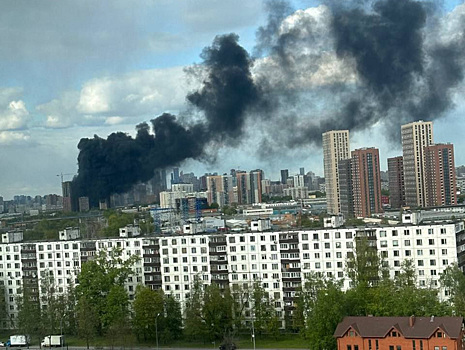 360: в Москве возникла угроза взрыва из-за пожара на стройке