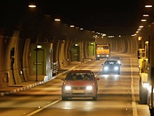 Автомобиль опрокинулся в Лефортовском тоннеле в Москве