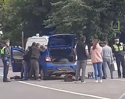 В центре Твери полицейские задержали автомобиль