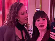 Журналистка Ксения Собчак в кружевном топе пришла на свадьбу Миногаровой