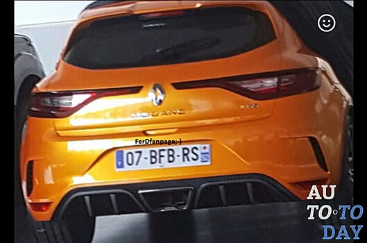 В сети появились изображения хэтчбека Renault Megane RS