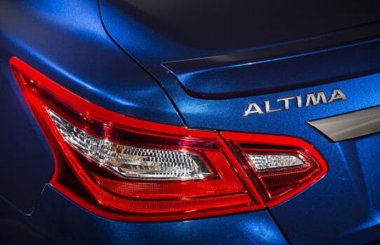 Nissan отзывает автомобили Altima из-за проблем с механизмом задних дверей