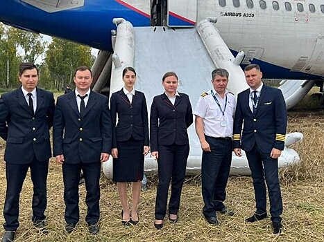 Пилоты севшего в поле под Новосибирском самолета рассказали о последствиях ЧП