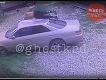 Шокирующее видео: молодой парень выжил после падения с балкона в Краснодаре