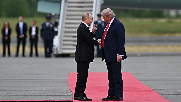 Британский политик Фарадж заявил, что Путин выставил Трампа дураком