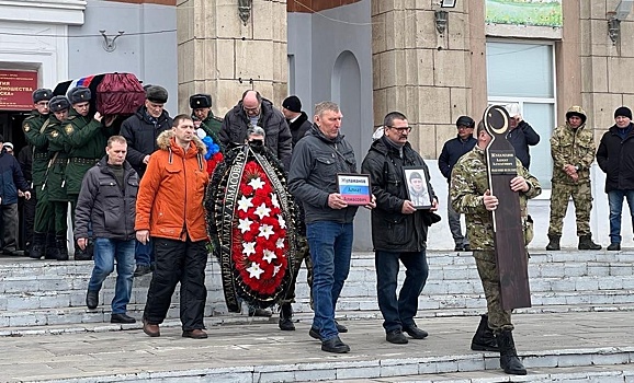 В Оренбуржье простились с погибшим Алматом Жуламановым