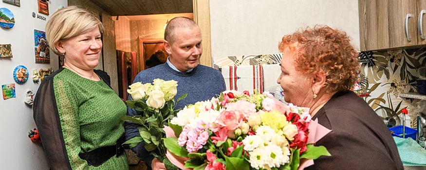 Наталья Тимошина поздравила бывшую узницу концлагеря Любовь Сахарову с 80-летием