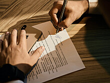 Россиян предупредили о риске потери денег из-за простой подписи