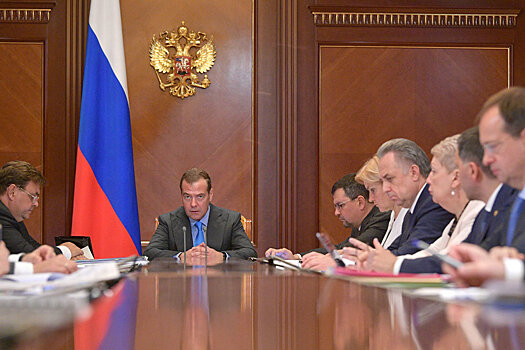 Медведев призвал эффективнее работать над нацпроектами