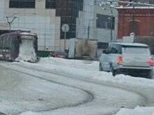 В Казани оштрафовали водителя, который решил объехать пробку по трамвайным путям
