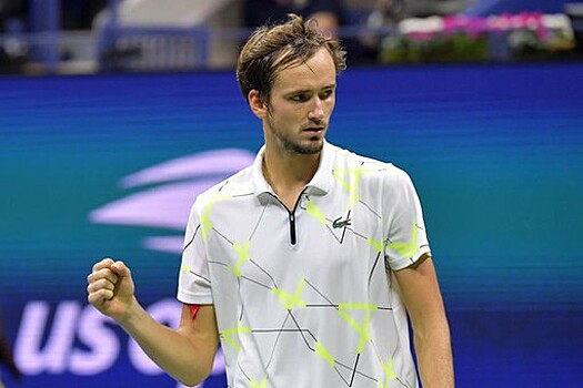 Медведев выиграл теннисный турнир в Санкт-Петербурге