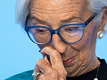 Глава ЕЦБ ушла с ужина в Давосе во время речи главы Минторга США