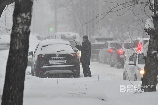 Администрация двух районов Казани обратилась к водителям из-за уборки снега