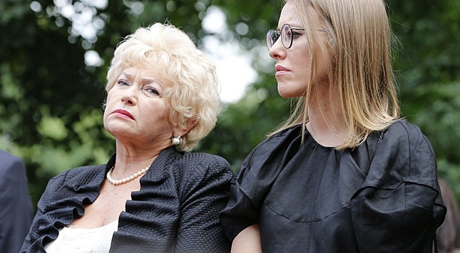 Мать Собчак не подтвердила новость о возвращении журналистки в Россию