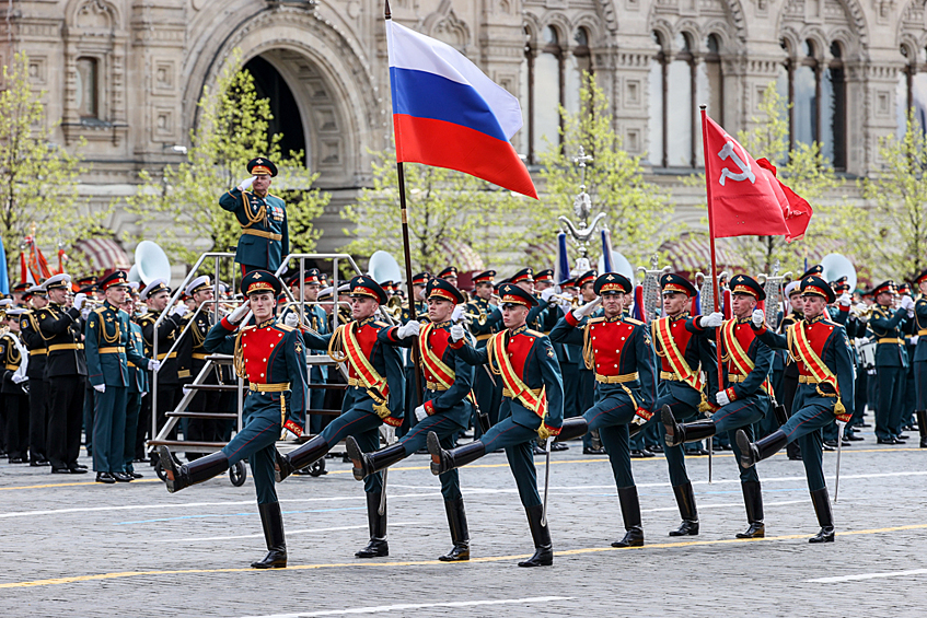 Военнослужащие парадных расчетов во время парада, посвященного 77-й годовщине Победы в Великой Отечественной войне