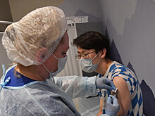 «Спутник V» эффективен два месяца, «ЭпиВакКорона» не работает: резонансное заявление по российским вакцинам