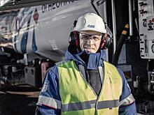 «Газпром нефть» начала заправлять экотопливом самолеты российских авиакомпаний за рубежом