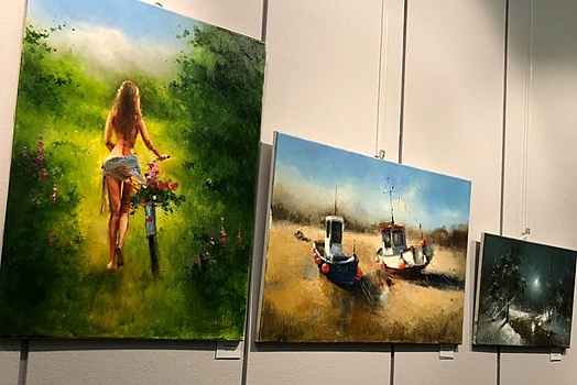 В Савелках проходит выставка картин Игоря Медведева «Выход в свет»