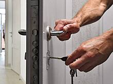 Вернувшийся с СВО боец избил пенсионера и потребовал переписать на него квартиру