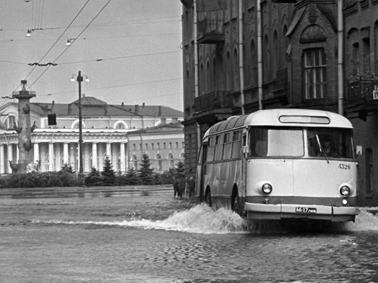 Бушующая стихия: как в Петербурге боролись с наводнениями - Рамблер/новости