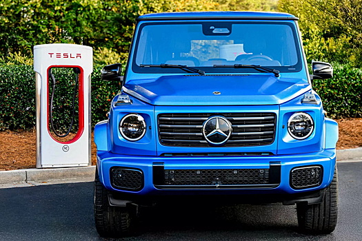 Электрокары Mercedes смогут заряжать на станциях Tesla Supercharger