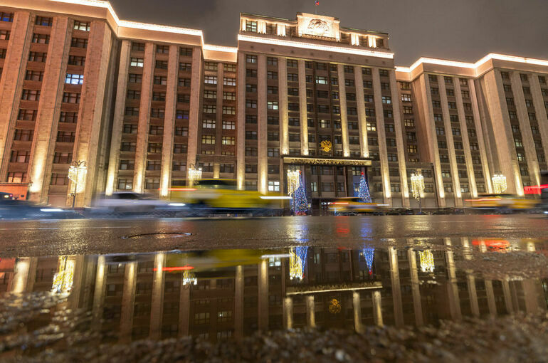 Госдума рассмотрит поправки о лифтах, техникумах и такси