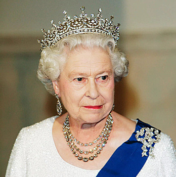 Королева Елизавета II продолжает исполнять свой долг, несмотря на утрату