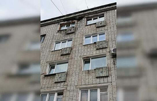 В Благовещенске частично обрушилась стена в многоквартирном доме
