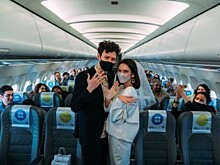 Молодожёны расписались в небе над Калужской областью