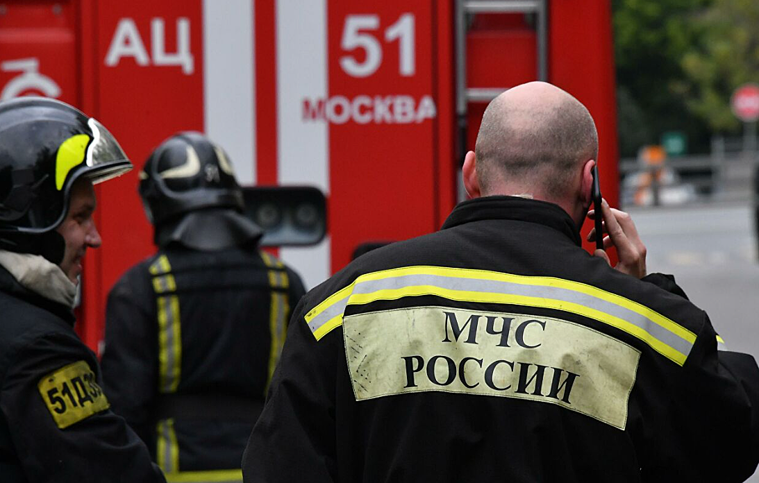 Двух сотрудников МЧС задержали в Москве