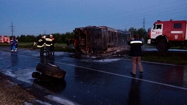 Следователи объяснили как уничтожили флешку видерегистратора автобуса "Самара — Ижевск", сгоревшего в Татарстане