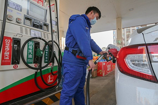 КНР повысила цены на бензин и дизельное топливо