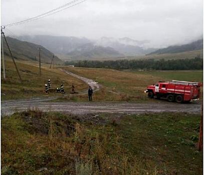 Водитель грузовика слил полтонны мазута в алтайском селе