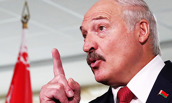 Лукашенко заявил об угрозе войны с Польшей