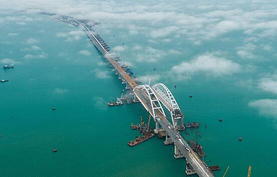Движение по Крымскому мосту приостановили