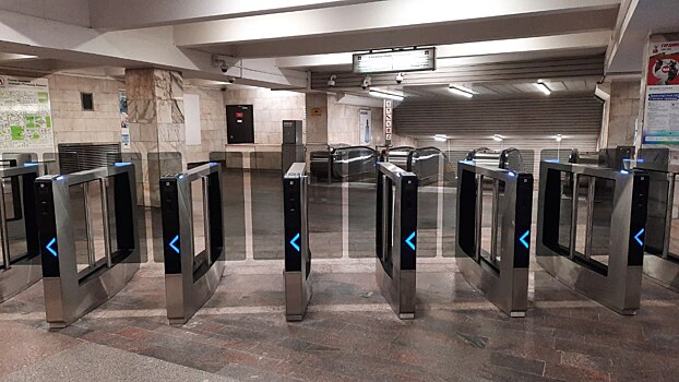 У новосибирцев радость: в метро открыли вход с новыми турникетами