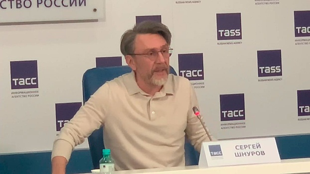 Шнуров назвал предательством зрителя решение артистов покинуть РФ