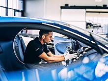 Bugatti показала интерьер гиперкара Centodieci в стиле модели 20-летней давности