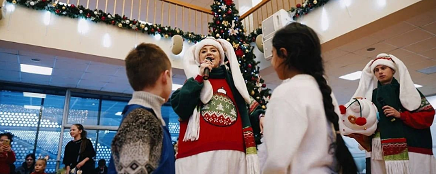В Красногорске на спектакле «7 желаний Деда Мороза» побывала тысяча детей