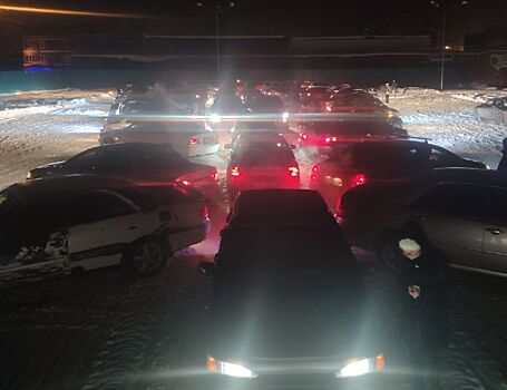 Междуреченцы бросили вызов новокузнечанам из-за огромной елки из машин