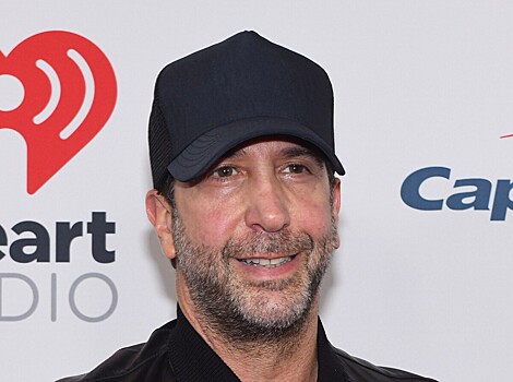 58-летнего Дэвида Швиммера заметили вместе с молодой возлюбленной