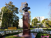 В усадьбе Лыткарино появились новый сквер и бюст наставнику Петра I Зотову