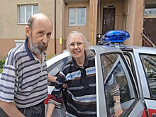 Калининградские сотрудники ДПС оказали помощь дезориентированной в пространстве бабушке