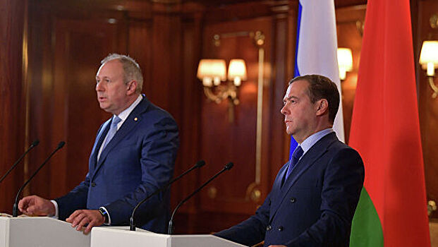 Медведев и Румас продолжили переговоры в рамках рабочего обеда