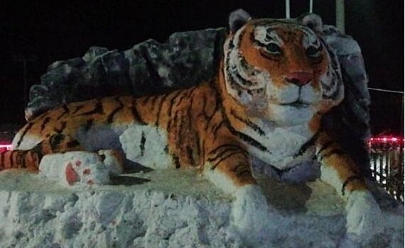От Деда Мороза отойдешь — в лапы к тигру попадешь: обзор снеговых скульптур в районах Татарстана