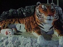 От Деда Мороза отойдешь — в лапы к тигру попадешь: обзор снеговых скульптур в районах Татарстана